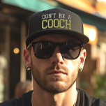 Boné Não seja um Chooch Engraçado da Costa Leste Italia<br><div class="desc">O boné preto de baseball com o bordado "Don't be a" em cinzas e "Chooch" em verde vibrante é um acessório humorístico e culturalmente significativo para os italianos da Costa Leste. "Chooch" é um termo brincalhão no léxico ítalo-americano, referindo-se a alguém que é um pouco tolo ou ignorante. Este boné,...</div>