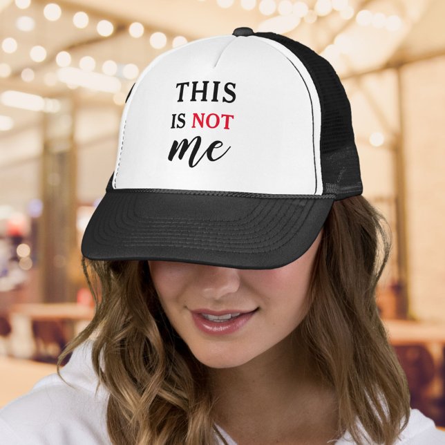 Boné Não sou eu | Típografia Humorosa Trendy Engraçada (Trendy Humorous Modern Typography Funny Saying Trucker Hat)