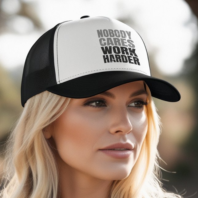 Boné Ninguém se preocupa com trabalhar duro na motivaçã (Stay motivated with the "Nobody Cares, Work Harder" trucker hat, a bold statement of determination.)