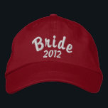 Boné Noiva 2012<br><div class="desc">Chapéu vermelho bordado de 2012. Visite nossa galeria crescente para ver mais estilos e temas para melhorar seu casamento.</div>