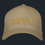 Boné Noivado de Tipografia Moderno Simple Team Groom<br><div class="desc">Este boné de beisebol apresenta um design moderno e elegante com tipografia marrom que adiciona um talento de na moda. Os detalhes bordados lhe dão um acabamento de alta qualidade, fazer elegante para qualquer ocasião. Quer esteja comemorando seu noivado ou aproveitando sua lua de mel, esse boné fará você se...</div>