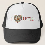 Boné Norueguês Rosemaling I Heart Lefse<br><div class="desc">Este chapéu apresenta um design de Coração Folk Art,  do estilo norueguês Rosemaling,  que segue com a frase I Heart Lefse (Eu amo esquerda). As cores incluem vermelho,  azul,  verde e amarelo ouro.</div>