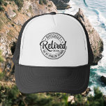 Boné Oficialmente Aposentado<br><div class="desc">Celebre a aposentadoria de seu amado com nossa Capa de telefone Oficialmente Reformada. Este clássico design preto e branco é simples mas na moda, fazer, o presente perfeito para ele. Deixe-o mostrar seu status lendário de uma forma engraçada e leve. Não é só um caso, é uma celebração!</div>