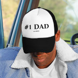 Boné pai nº 1 2025 Trucker Hat | Presente de novo papai<br><div class="desc">Celebre a nova e incrível jornada da paternidade com este PAI "#1 - est. Chapéu de caminhão de 2025". O texto preto limpo num painel frontal branco dá uma visão moderna minimalista de que qualquer pai pode vestir orgulhosamente durante todo o ano. 🖤 Perfeito para: ・ pais pela primeira vez...</div>
