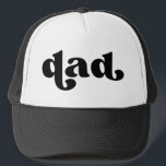 Boné Pai traseiro preto e branco<br><div class="desc">"pai" na fonte do estilo retrorreflector,  a cor é editável; adicione seu próprio nome,  se desejar,  e escolha o estilo de ódio.</div>