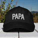 Boné Papa Simple Trendy Modern Typografia Personalizada<br><div class="desc">Papa Simple Trendy Modern Typografia Personalizada Bordered Baseball apresenta o simples texto bordado "Papa". Perfeito como presente para o papai para Dia de os pais,  Natal,  aniversário e muito mais. Criado pelo Evco Studio www.zazzle.com/store/evcostudio</div>