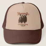 Boné Parque Nacional do Yosemite Grizzly Bear Californi<br><div class="desc">Pronto para embarcar na sua aventura ao ar livre? Esta camiseta do Parque Nacional Yosemite é uma escolha perfeita. Com um urso negro ousado e paisagem florestal cênica, esta camisa vai inspirá-lo a explorar e abraçar a natureza. Solte seu explorador interno e não perca essa chance de trazer a natureza...</div>