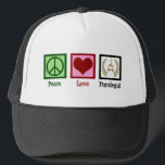 Boné Peace Love Paralegal<br><div class="desc">Assistente de Paz e Amor. Se você aprecia fazer um trabalho legal em um escritório de advocacia para um advogado ou advogado, você vai adorar este bonito presente de assistente jurídico.</div>