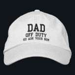 Boné Personalização da Tipografia Moderna Simples de pa<br><div class="desc">O Boné Pai Off Duty Simple Modern Typografia Personalizada Bordered Baseball apresenta o simples texto bordado moderno "Pai,  de serviço,  Pergunte à sua mãe". Perfeito como presente para Pai para Dia de os pais,  Natal,  aniversário e muito mais. Criado pelo Evco Studio www.zazzle.com/store/evcostudio</div>