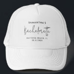 Boné Personalização da Tripulação de Festa de solteira<br><div class="desc">Celebre o último fling da noiva antes do anel em estilo tropical com nossa festa de solteira personalizada com design de tipografia minimalista e de script! Este elegante e sombrio chapéu adiciona um toque de elegância às festividades, fazer cada brinde um momento memorável. Personalize-o com o nome da noiva ou...</div>