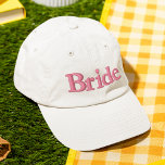 Boné Personalização de Casamento de Tipografia Moderna<br><div class="desc">Bride Simple Modern Typografia Moderna e Personalizada Bordered Baseball apresenta o simples texto bordado "Bride". Perfeito como presente para a noiva por sua lua de mel ou chá de panela. Criado pelo Evco Studio www.zazzle.com/store/evcostudio</div>