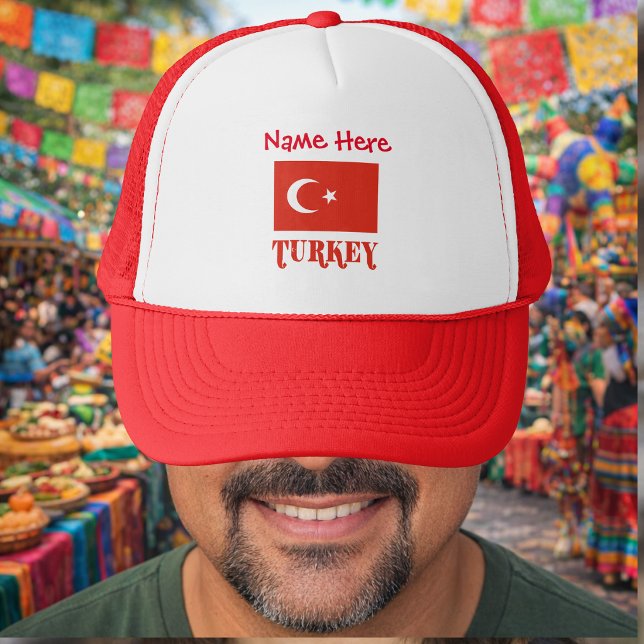 Boné Personalização Vermelha da Turquia e do Sinalizado (Personalized trucker hat has Turkish Flag and TURKEY below in red text. Add a name above in red, too)