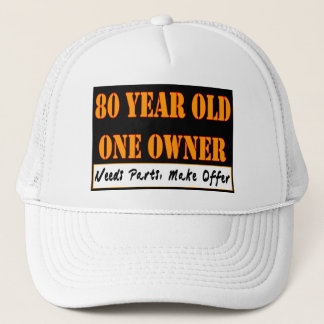 Boné Pessoas de 80 anos, um proprietário - as peças das