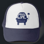 Boné Plug Life Cole Marinho Blue Electric Car<br><div class="desc">Você liga seu carro elétrico para carregá-lo? Então você está vivendo a vida útil da tomada, com certeza. Este design bonitinho mostra uma ilustração de um carro elétrico em azul marinho com a mensagem "Plug Life" soletrada no para-brisa. Faz um presente de excelente para os orgulhosos donos de veículos elétricos....</div>