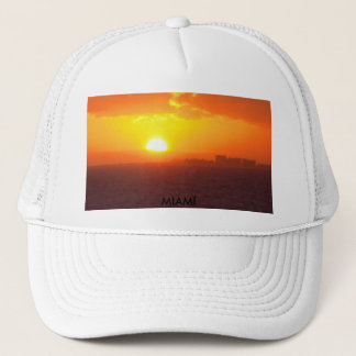 BONÉ POR DO SOL DE MIAMI