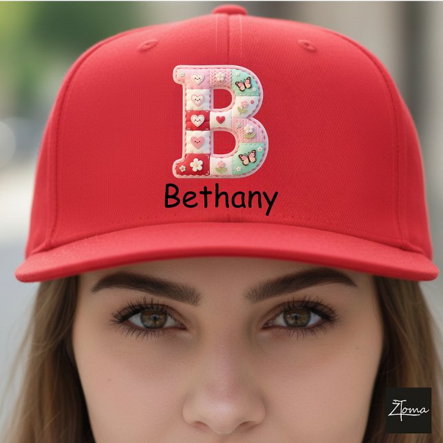 Boné Quilted Patchwork Initial Letter B Nursery (This is a sample design. There are several models to choose from, with the name and color changed.)