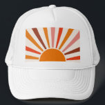 Boné Raios do Sol Retrospectivo Laranja Vermelho Amarel<br><div class="desc">O sol retrorreflector estourou design em tons cor-de-rosa quente,  castanho e laranja. Retro os modernos raios solares laranja,  a arte geométrica do sol matinal.</div>