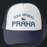 Boné República Checa (Praha), em situação de desconfort<br><div class="desc">Trabalho de arte Copyright © 2018 Jessica Hake, HakeDesign. Esta camisa apresenta um design de colheita angustiado que diz Praha (Praga) Ceska Republika (República Checa) e tem a bandeira checa. Isto é perfeito como presente para alguém de ascendência checa, ou como lembrança turística para quando você viagem para Praga, Cesko...</div>