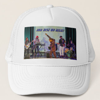 Boné ROB sobe em chapéus de crença