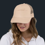 Boné script casado<br><div class="desc">Faz um presente de excelente para a futura noiva para um excelente na noite ou festa de noivado.</div>