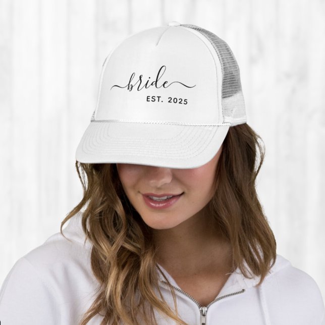 Boné Simples script elegante minimalista Bride (Simple modern minimalist elegant script Bride Trucker Hat
)