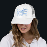 Boné Ski Bachelorette Último Brinde no Chapéu das Escla<br><div class="desc">Chapéu de caminhoneiro de festa de solteira personalizado. Se você está planejando uma despedida de solteira de inverno, esses itens do partido Après Ski são a adição perfeita para fazer o fim de semana extra especial! Apresentando ilustrações encantadoras desenhadas à mão de esquis, coquetéis, coelhos de neve, bolas de disco,...</div>