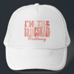 Boné Sou eu, a dama de Bridesmaid, sou eu personalizado<br><div class="desc">Apresentando nosso "Sou eu, sou a Bridesmaid", o chapéu personalizado de caminhoneiros - um complemento fabuloso ao seu conjunto de lésbicas de damas de honra. Esta moda e fofinha cor-de-rosa de pêssego é mais do que uma peça de cabeça; é uma expressão na moda do seu papel no partido noiva....</div>