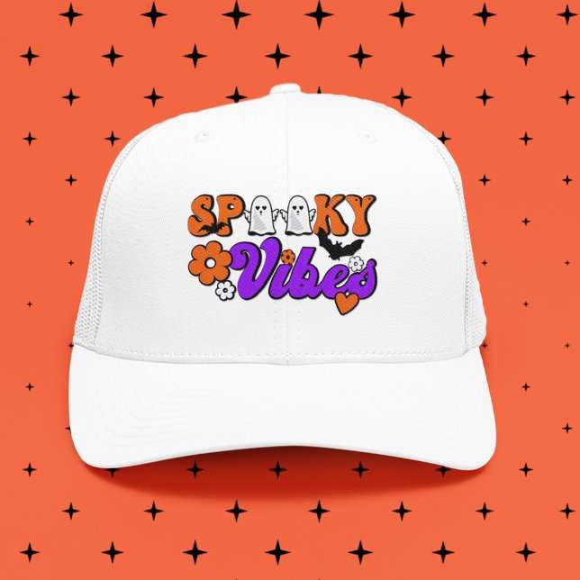 Boné Spooky Vibes Ghosts (Get into the spirit of Halloween with this fun retro inspired Trucker Hat.)