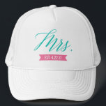 Boné Sra. Estabelecida de Noiva Personalizada<br><div class="desc">Acrescentar a data estabelecida ou futura sobrenome a esta bonito e moderna "Sra." chapéu de caminhoneiro. Este é um presente excelente para a futura noiva ou recém-casada.</div>
