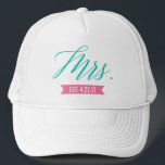 Boné Sra. Estabelecida de Noiva Personalizada<br><div class="desc">Acrescentar a data estabelecida ou futura sobrenome a esta bonito e moderna "Sra." chapéu de caminhoneiro. Este é um presente excelente para a futura noiva ou recém-casada.</div>