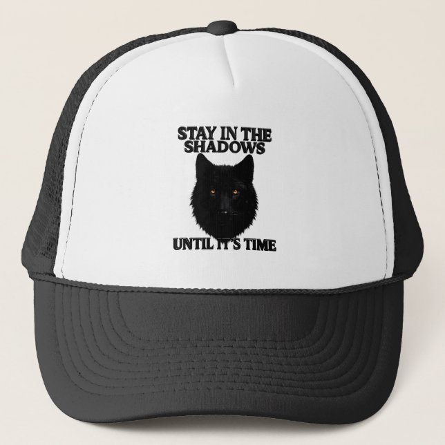 Boné Stay In The Shadows Wolf Trucker Hat (Frente)