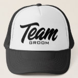 Boné Team Groom script typography wedding party<br><div class="desc">Team Groom script typography wedding party Trucker Hat. Custom black and white baseball cap for groom and groomsmen. Stylish hand lettering design for bachelor party games and more. Available in other cool colors too. Create them for your group of friends, guests, squad, crew, best man etc. Also available for bridal...</div>