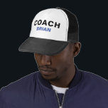 Boné Texto Negrito Preto do Treinador Personalizado<br><div class="desc">Chapéu do Boné de Segurança com Texto Negrito. Ideal para muitos esportes,  incluindo atletismo de ginástica,  tênis,  netball,  natação,  futebol,  hóquei no gelo,  futebol,  tênis de mesa,  voleibol,  basquete,  hóquei,  ginástica,  baseball,  luta,  voleibol e softball.</div>