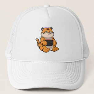 Boné Tigre comendo com a bola