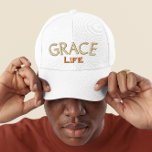 Boné Tipografia Brown Moderna Grace Life Monograma<br><div class="desc">Citações inspiracionais na tipografia "Grace Life". Este boné moderno de baseball em monograma é uma excelente maneira de expressar tanto seu estilo pessoal quanto sua fé. Excelente para aquela cara especial, presentes de casamento para padrinhos de casamento, aniversários e muitas outras ocasiões! Personalize-o com as iniciais do destinatário no verso!...</div>