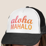Boné Tipografia de Magenta Orange Aloha Mahalo<br><div class="desc">Estilo de Praia Surfer do Trucker - Gradiente Laranja Magenta Aloha Mahalo Hawaiian Hat. — DETALHES DO PRODUTO: Ajustável de 17" para 24". 100% frente de espuma de poliéster. Grande área para apresentar o seu design. 100% de malha de nylon mantém você legal. Disponível em 11 combinações de cor Tipo...</div>