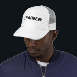 Boné Treinador de texto em negrito personalizado signif<br><div class="desc">Adicione o logotipo da empresa Big Bold Font Texto grande aqui Modelo preto unisexo feminino Unisex Black Baseball Boné / Trainer Trucker Hat.</div>