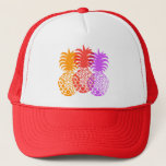 Boné Tropical Hawaiana de Momona Pineapple<br><div class="desc">Momona significa doce provando no Havaí. E esses ananases gráficos são só isso! As ananases de três cores são combinadas para criar uma ilusão opcional. A coleção vem em três histórias coloridas: Quente,  Legal e índio.</div>