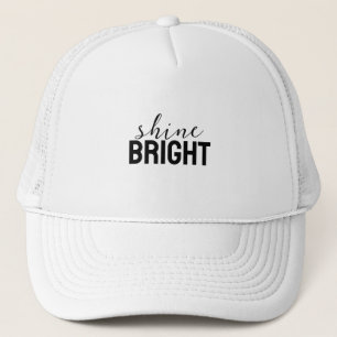 Boné Trucker com Adesivo Estético Brilhante