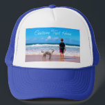 Boné Trucker de Texto Personalizado Que Obedeça ao Desi<br><div class="desc">Chapéu de Texto e Fotografia Personalizado - Design - Família Personalizada/Amigos ou Trucker Hats / Gift - Adicione sua Foto e Texto - Redimensione mova ou remova e adicione elementos / texto com a ferramenta de personalização! Escolha / adicione sua fonte favorita / cor do texto! Você pode transferir este...</div>