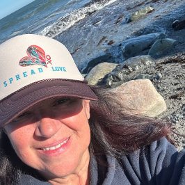 Boné trucker Wear Your Love - Espalhe Amor