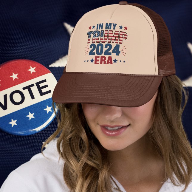 Boné Trump Era para a Camisa das Eleições 2024 (I'm in my Trump Era Brown Trucker Hat)
