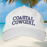 Boné Vaqueira Costeira/ Western de Praia Préppy<br><div class="desc">Combine o estilo sem esforço de praia com o western com este chapéu branco "Coastal Cowgirl" bordado e chique. Com o bordado "Coastal Cowgirl" em azul clássico, este design mistura as vibrações descontraídas da costa com um toque de estilo western para um visual que é ao mesmo tempo moderno e...</div>