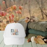 Boné Víblias de queda com desconforto da tendência<br><div class="desc">Fall Vibes Trucker Hat com Fall Vibes em cores de queda sem som e script em caracteres antigos e angustiados. Cores adicionais disponíveis.</div>