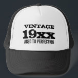 Boné Vintage Aged to perfeed Chapéu de aniversário para<br><div class="desc">Vintage Aged to perfetion Aniversário hat for men. Uma citação engraçada com o ano de nascimento. Legal tipografia. Humor de idade para 30 40th 50th 60th 80 90. Ideia de presente personalizada para o pai,  pai,  tio,  irmão,  marido,  avô,  padrasto etc.</div>