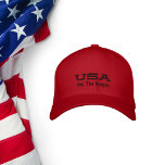 Boné We The Pessoas, USA with Initials (Nós somos as ,<br><div class="desc">Nós, as Pessoas, EUA, com as Iniciais Bordados pelo Boné de Baseball. Mostrado aqui em vermelho com bordado preto. Excelente para que os patriotas mostrem apoio à Constituição Americana durante as eleições ou a qualquer momento. O texto inicial inclui: EUA e We The Pessoas, e o texto posterior inclui suas...</div>