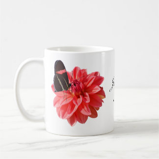 Bonita Dahlia Mug com uma caneca de café borboleta