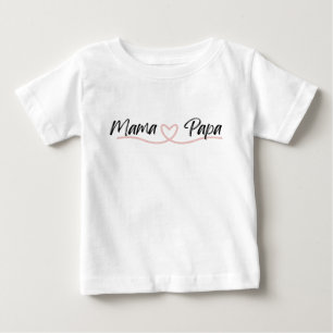 Bonita mamãe Papa com camiseta para bebê do coraçã