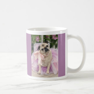Bonito na caneca roxa do Pug