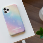 Bonito Pastel Rainbow Sparkle Girly Personalizado<br><div class="desc">Decorre esta capas de iphone feminina com um brilho bonito do arco-íris pastel que apresenta seu bonito nome em um escrevendo branco fofo. Este dom mágico exemplifica o encantamento da infância.</div>